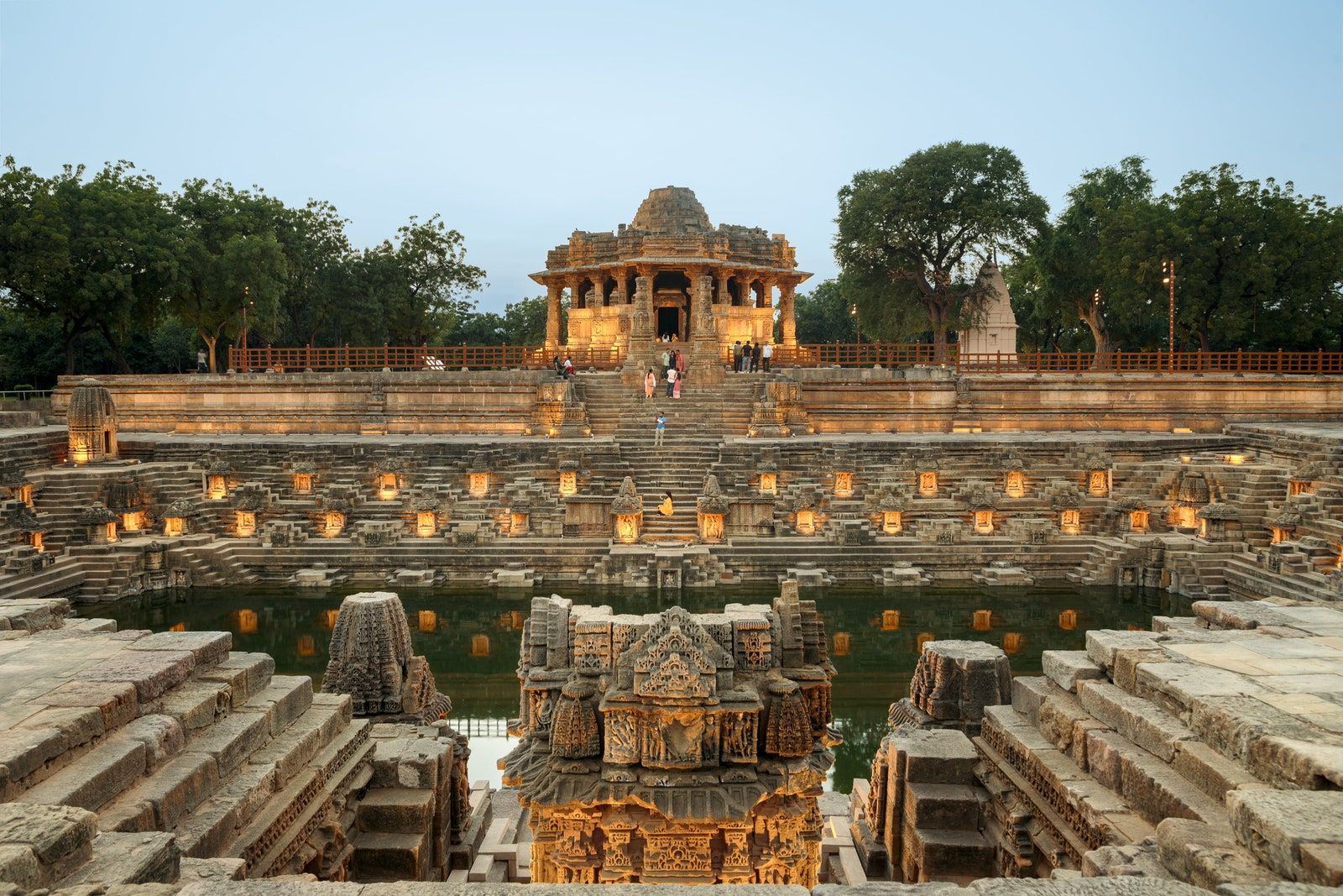 22%2010%2013%20ILDL%20MODHERA%20SUN%20TEMPLE%20%C2%A9%20NOUGHTS%20AND%20CROSSES%20256_1.jpg